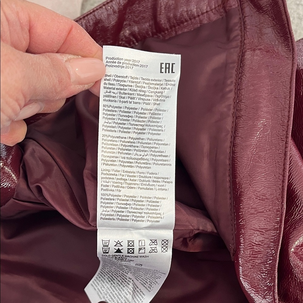 NWOT VERO MODA Faux Leather Oxblood Burgundy Mini Skirt Zippers Lined, Size M - Picture 8 of 9